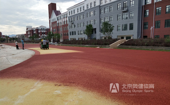 跑道底膠層,顆粒層膠鋪設