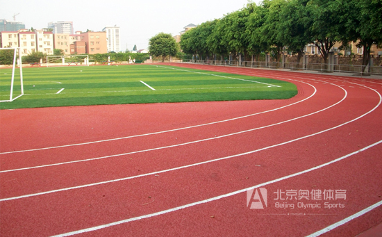 標準塑膠跑道全長為400米