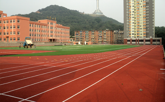 學校塑膠跑道圖片